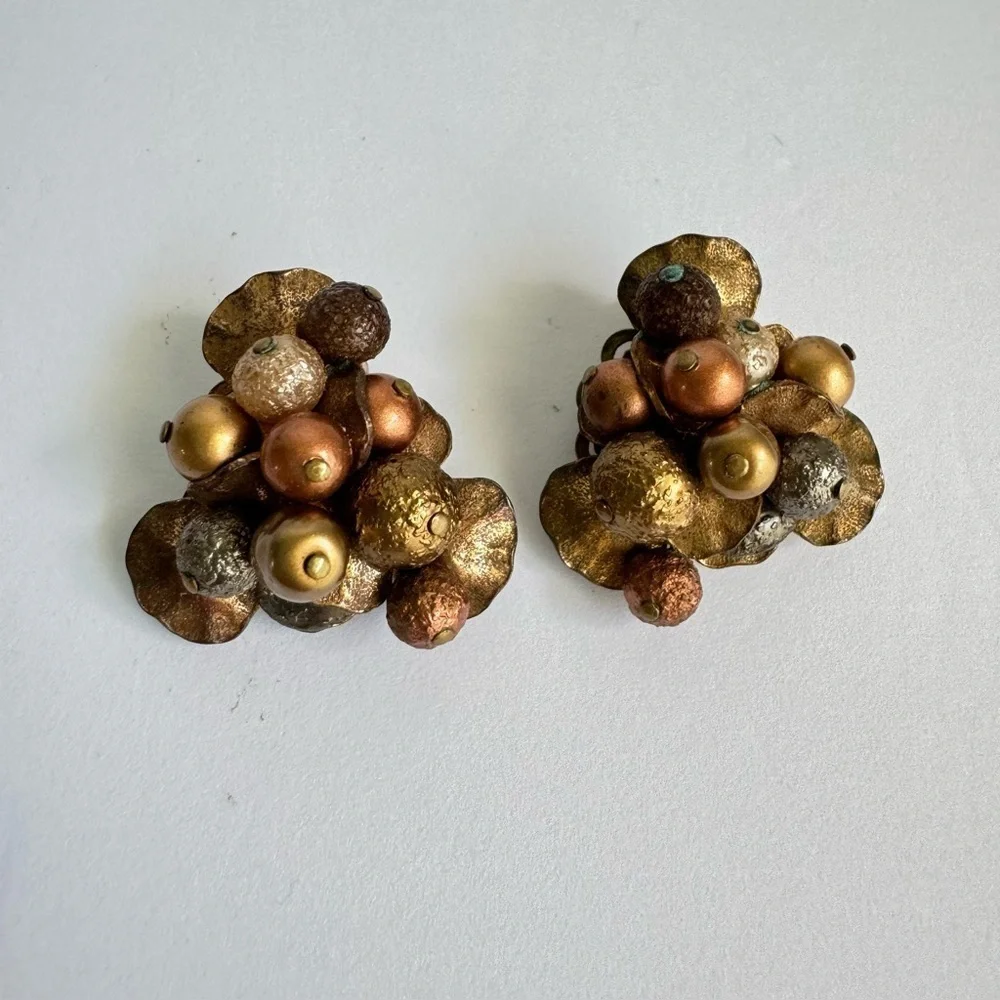 Vintage Eugene Cluster Earrings Clip On Beaded‎ Brass Copper Faux Pearls Signed